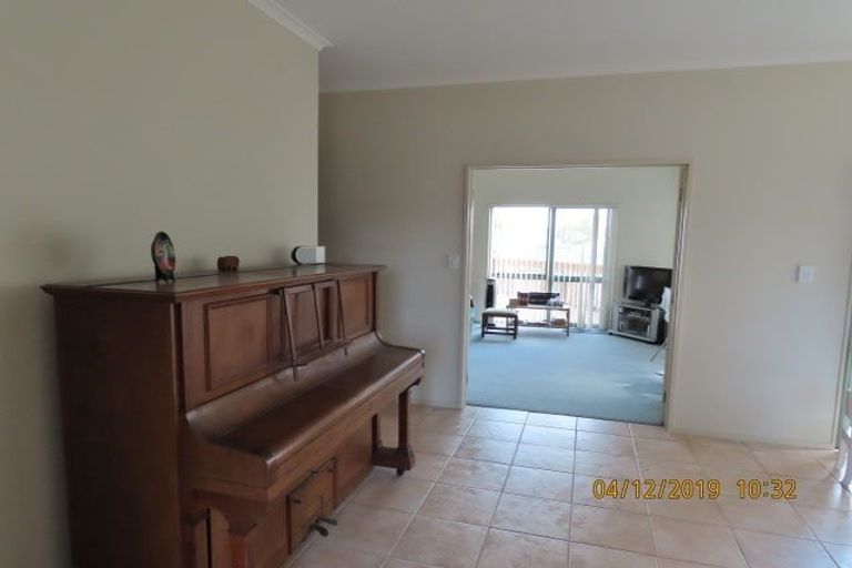 Photo of property in 6 Longview Rise, Massey, Auckland, 0614