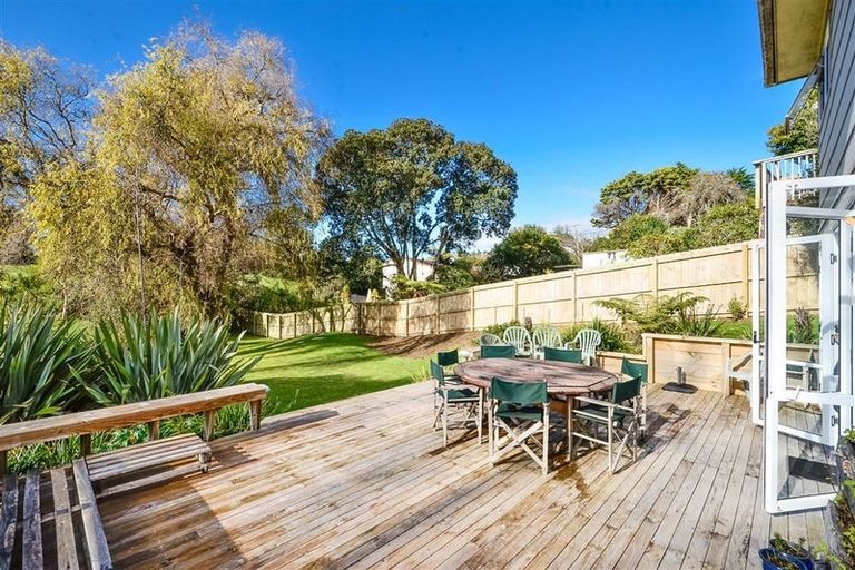 Photo of property in 2/11 Kahika Road, Birkdale, Auckland, 0626