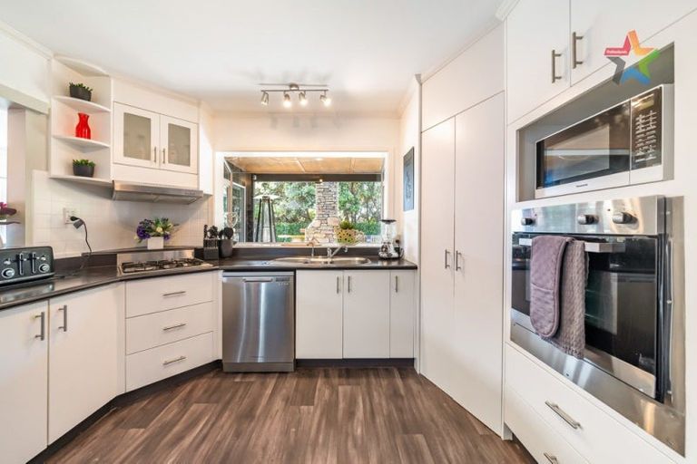 Photo of property in 15 Summit Road, Fairfield, Lower Hutt, 5011