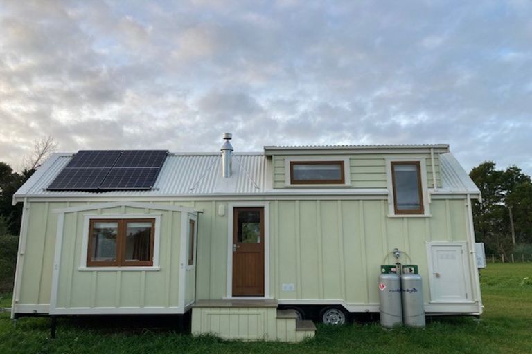 Photo of property in 10 Macrocarpa Lane, Carterton, 5713