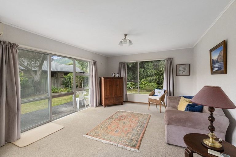 Photo of property in 22 Karu Crescent, Waikanae, 5036