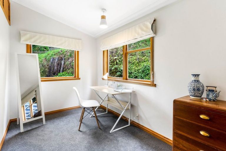 Photo of property in 18 Pinehaven Road, Pinehaven, Upper Hutt, 5019