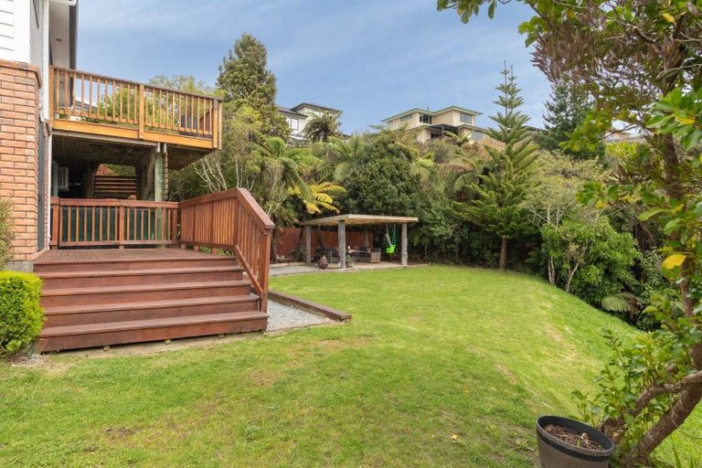 Photo of property in 5 Mcewen Crescent, Riverstone Terraces, Upper Hutt, 5018