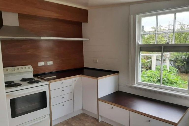 Photo of property in 97 Young Street, New Plymouth, 4310