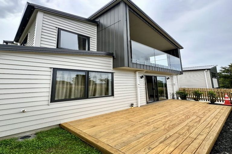 Photo of property in 78a West Harbour Drive, West Harbour, Auckland, 0618