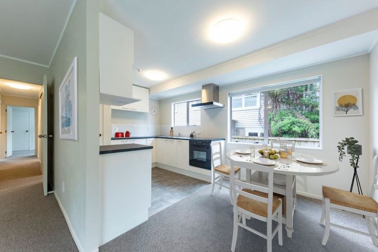 Photo of property in 18 Sarona Avenue, Glen Eden, Auckland, 0602