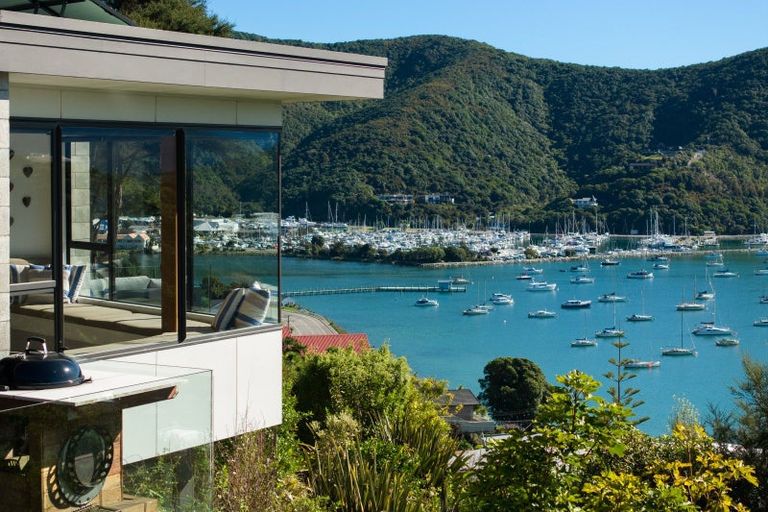 Photo of property in 27 Amelia Crescent, Waikawa, Picton, 7220
