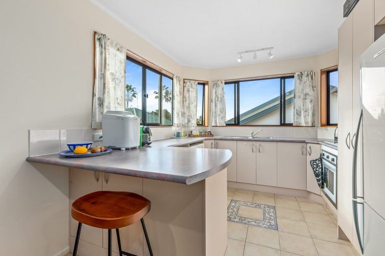 Photo of property in 19 Angel Way, Stanmore Bay, Whangaparaoa, 0932