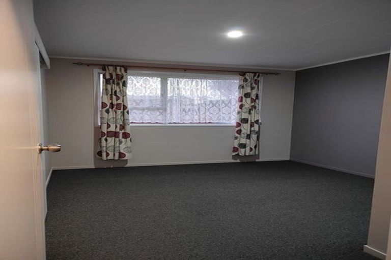 Photo of property in 20 Foyle Place, Glendene, Auckland, 0602