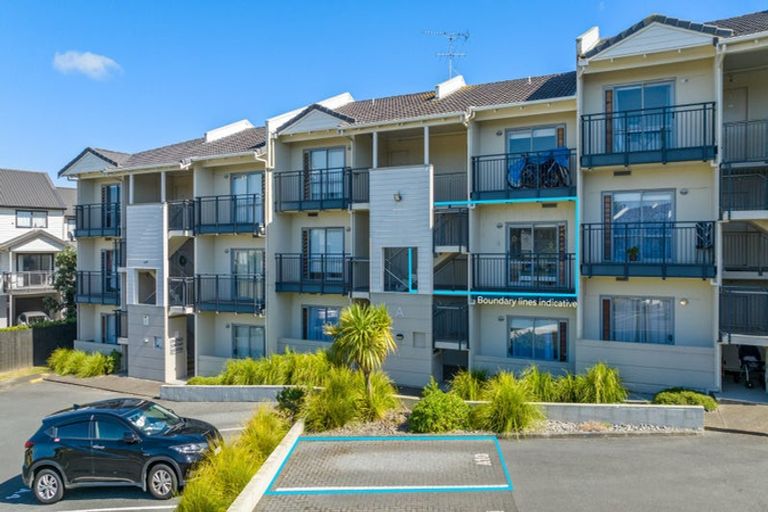 Photo of property in 10a/71 Spencer Road, Oteha, Auckland, 0632