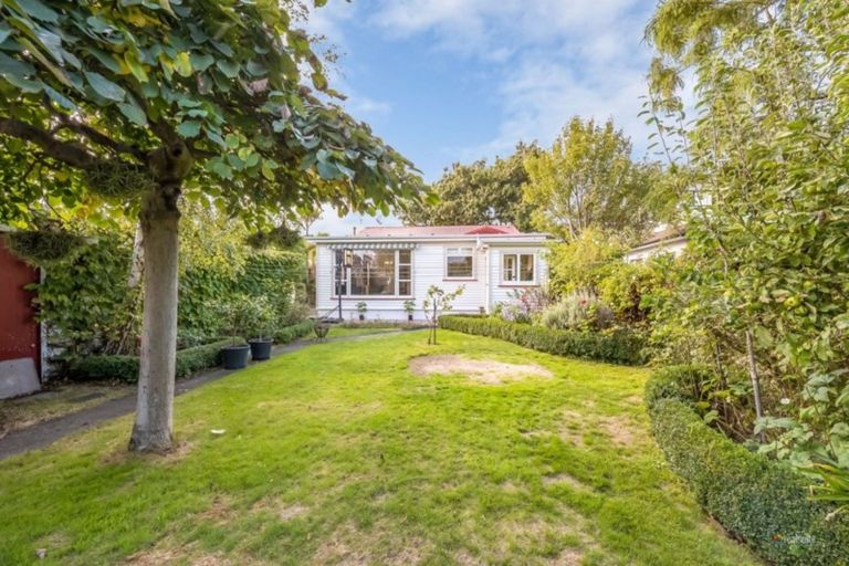 Photo of property in 27 Trafalgar Street, Waiwhetu, Lower Hutt, 5010