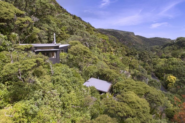 Photo of property in 53 Karekare Road, Karekare, New Lynn, 0772