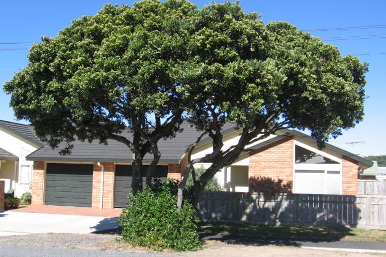 Photo of property in Miramar Villas, 11/6 Brussels Street, Miramar, Wellington, 6022