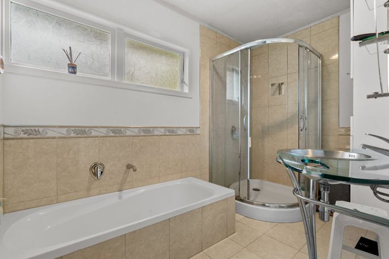 Photo of property in 137 Hutchinsons Road, Bucklands Beach, Auckland, 2014