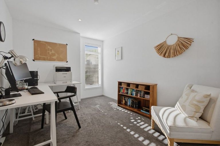 Photo of property in 21 Hine Street, New Plymouth, 4310