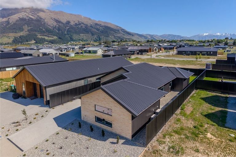Photo of property in 36 Longview Drive, Lake Hawea, 9382
