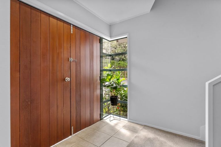 Photo of property in 140 Chelsea View Drive, Chatswood, Auckland, 0626