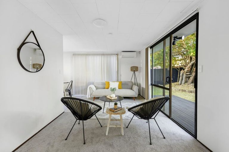 Photo of property in 2/21 Nearco Street, Randwick Park, Auckland, 2105