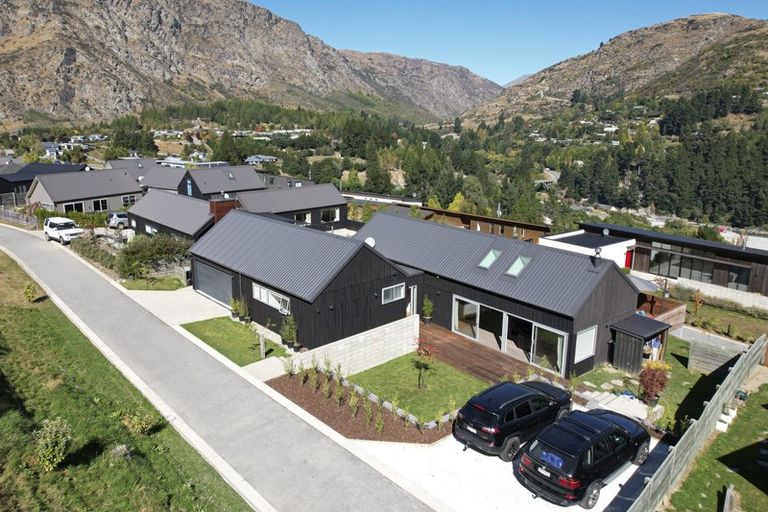 Photo of property in 5 Kincaid Place, Arthurs Point, Queenstown, 9371