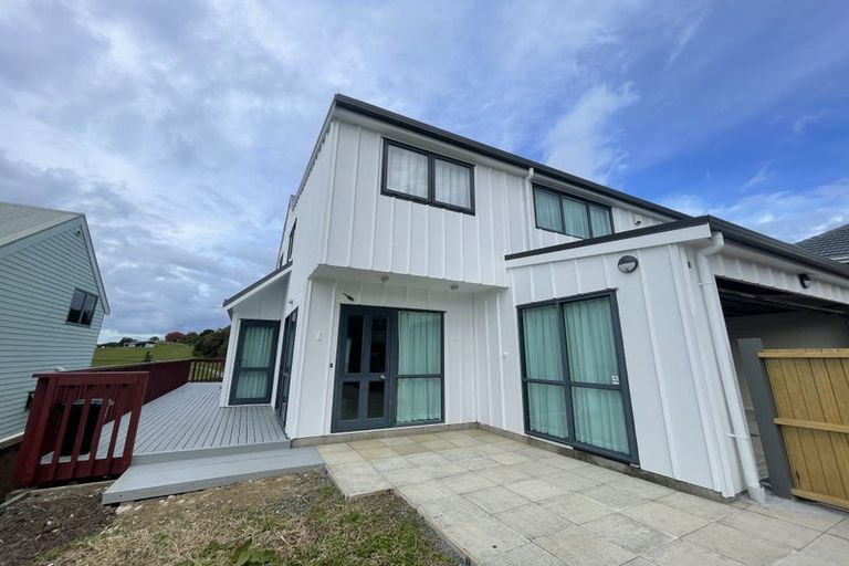 Photo of property in 3/485 Don Buck Road, Massey, Auckland, 0614