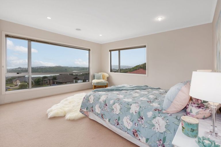 Photo of property in 15 Aspiring Terrace, Aotea, Porirua, 5024