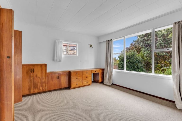 Photo of property in 50 Seaview Road, Marfell, New Plymouth, 4310
