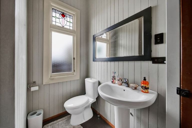 Photo of property in 246 Saint Aubyn Street, New Plymouth, 4310