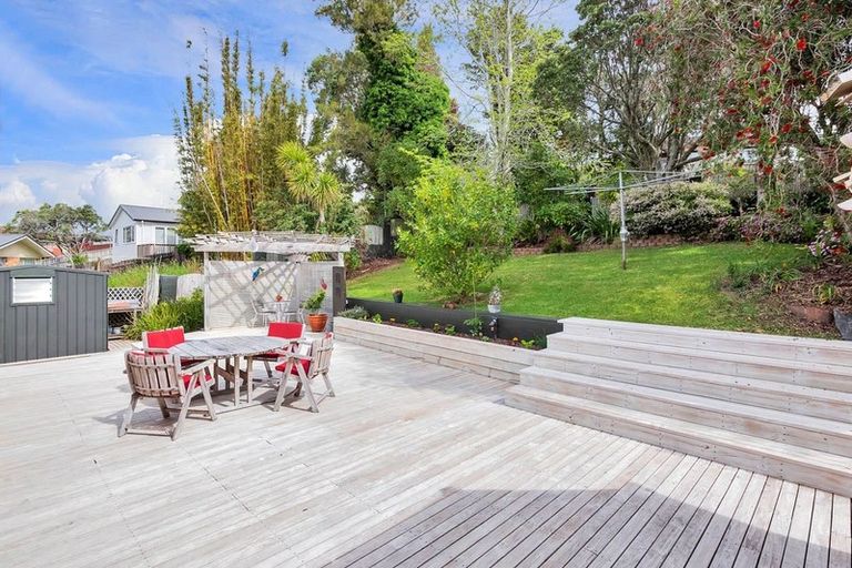 Photo of property in 11 Robin Lane, Browns Bay, Auckland, 0630