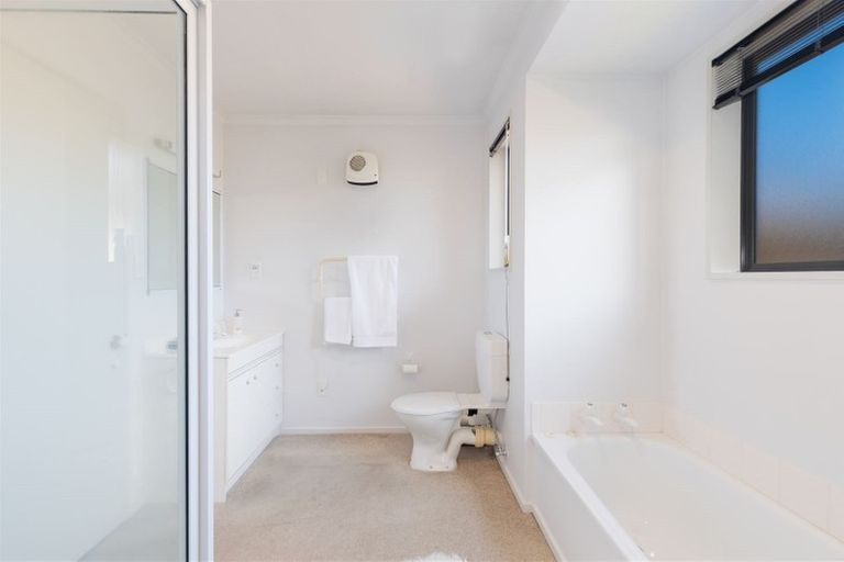 Photo of property in 4a Quirk Place, Sockburn, Christchurch, 8042