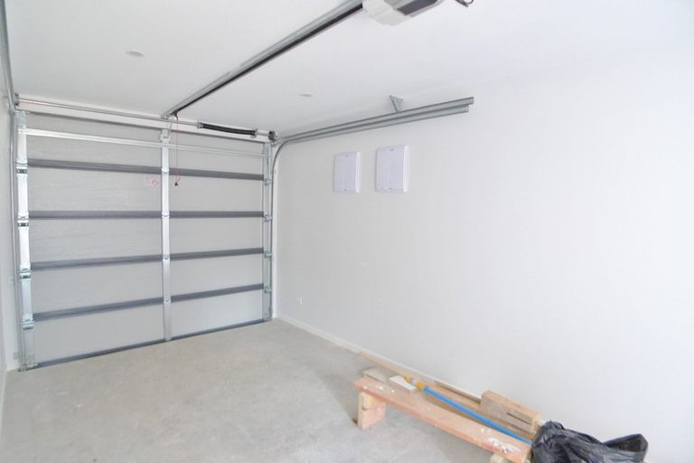 Photo of property in 28 Rakich Place, Henderson, Auckland, 0612