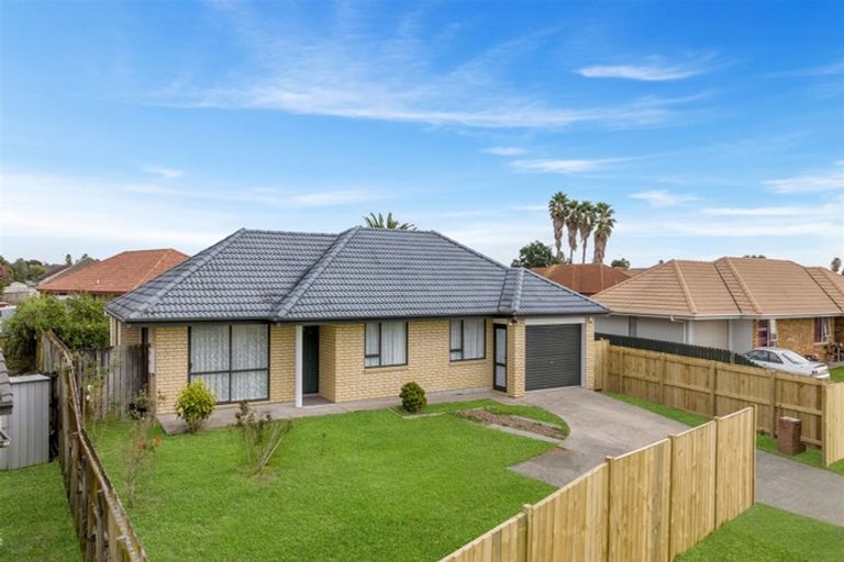 Photo of property in 13 Eroni Clarke Close, Flat Bush, Auckland, 2019