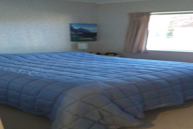 Photo of property in 2/32 Park Road, Glenfield, Auckland, 0629