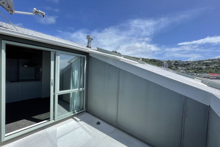 Photo of property in Metro Apartments, 22/220 Thorndon Quay, Pipitea, Wellington, 6011