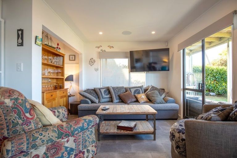 Photo of property in 48 Wainui Road, Raglan, 3225