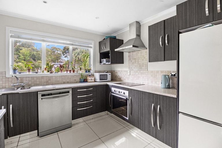 Photo of property in 31 Awanui Street, Merrilands, New Plymouth, 4312