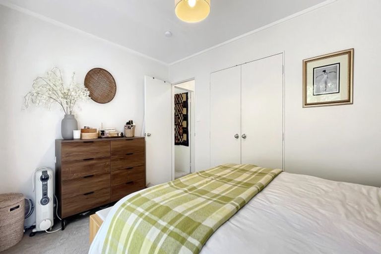 Photo of property in 2/8 Park Hill Road, Birkenhead, Auckland, 0626