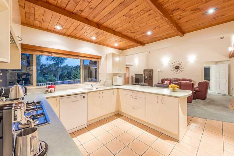 Photo of property in 7 Mistral Place, West Harbour, Auckland, 0618