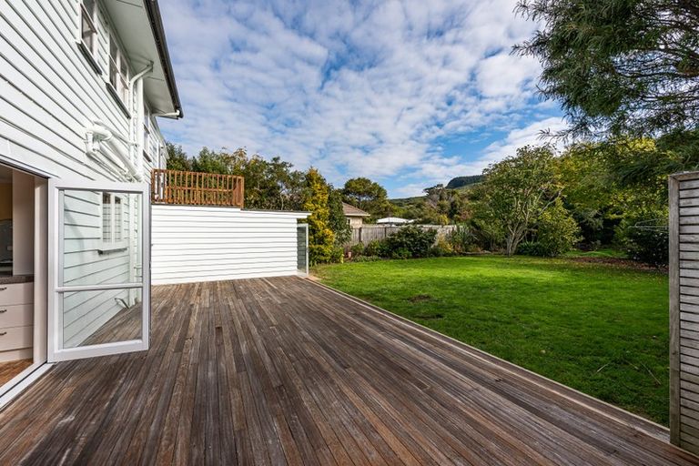 Photo of property in 7 Park Avenue, Tawa, Wellington, 5028