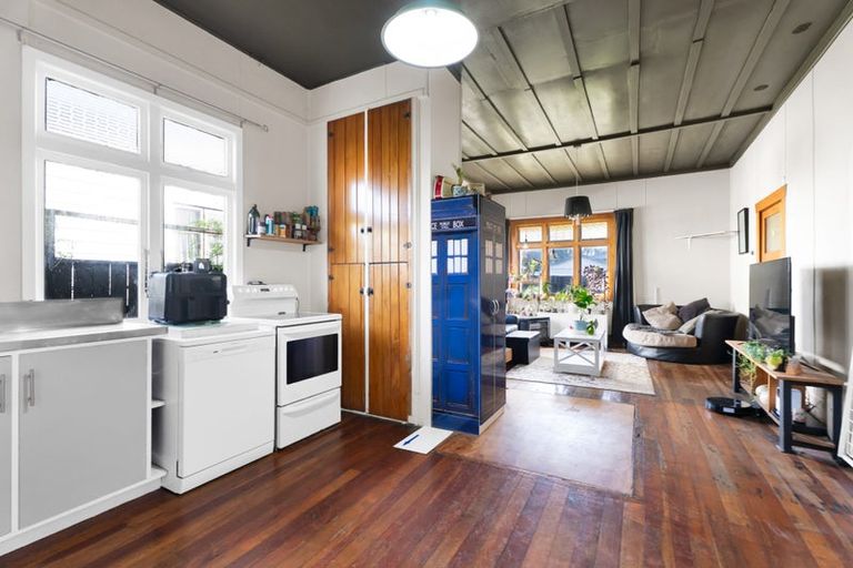 Photo of property in 33 Gaine Street, New Plymouth, 4310