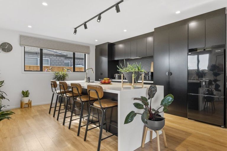 Photo of property in 11 Midsummer Avenue, Stratford, 4332