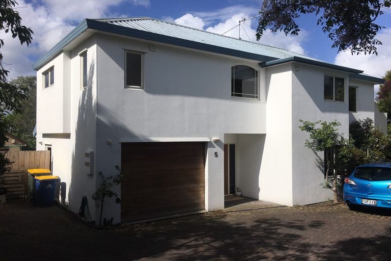 Photo of property in 5 Alfred Street, Northcote Point, Auckland, 0627