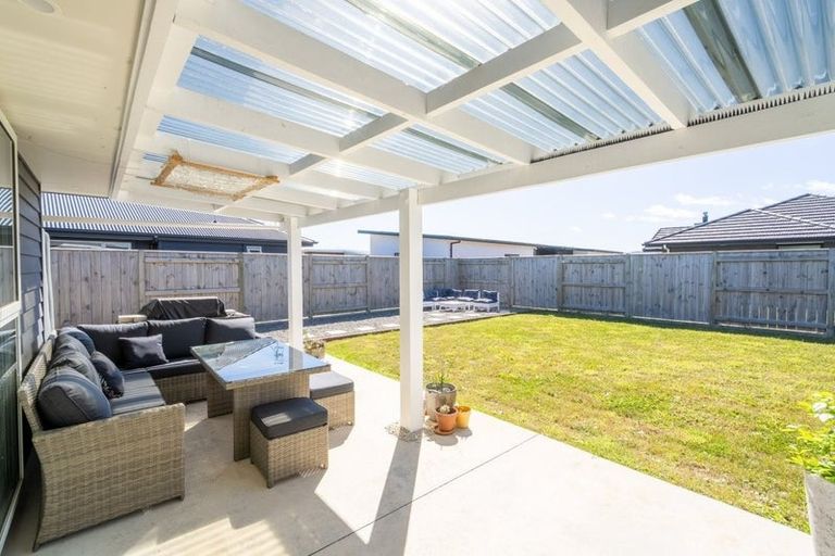 Photo of property in 96 Johnstone Drive, Fitzherbert, Palmerston North, 4410