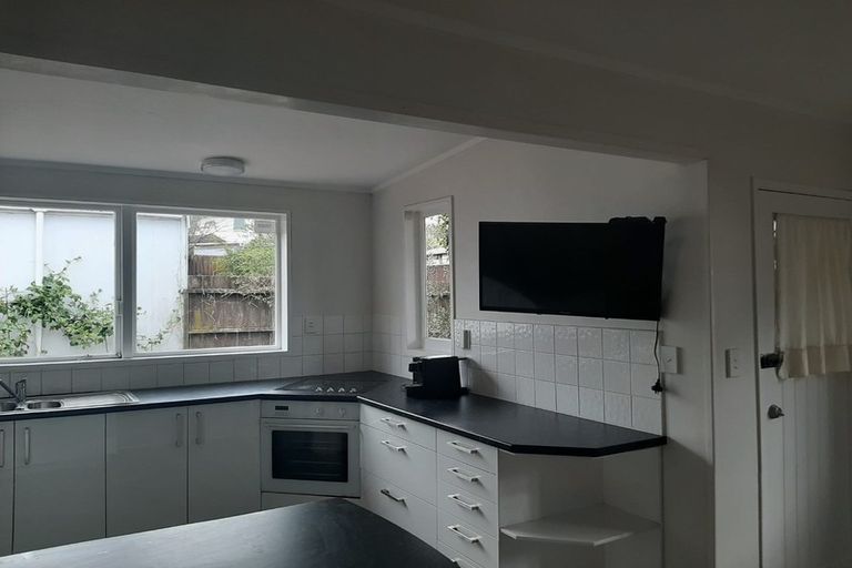 Photo of property in 1/9 Titirangi Road, New Lynn, Auckland, 0600