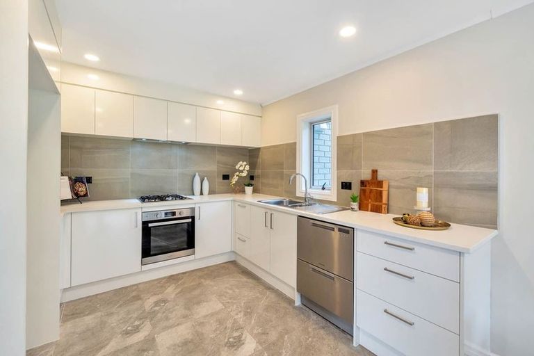 Photo of property in 52 Roberts Road, Te Atatu South, Auckland, 0610