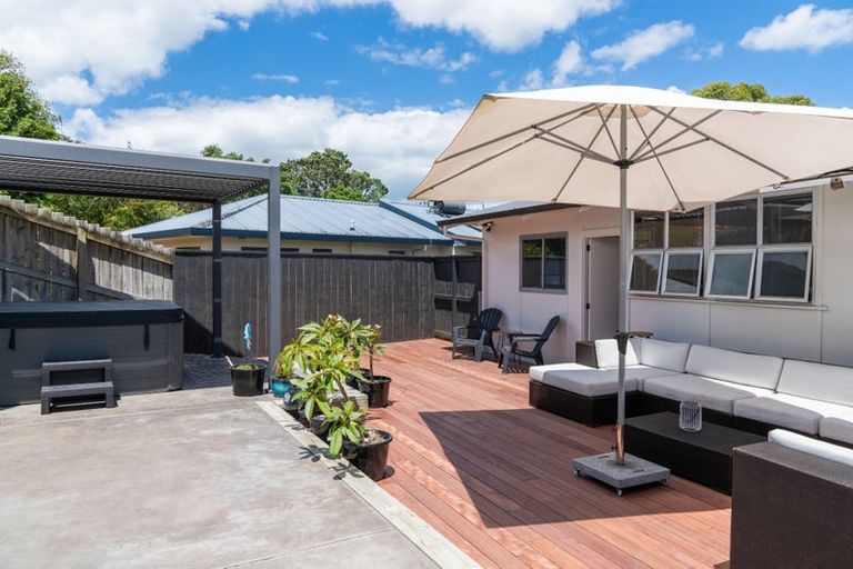 Photo of property in 36 Moffat Road, Red Beach, 0932
