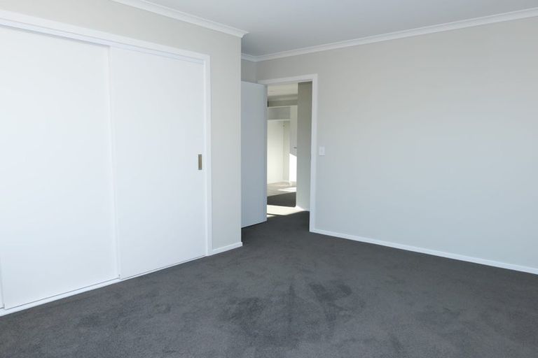 Photo of property in 32 Koru Loop, Paraparaumu, 5032