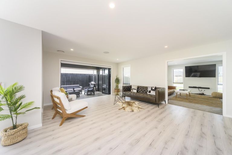 Photo of property in 19 Ashton Place, Highbury, Palmerston North, 4412