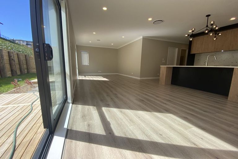 Photo of property in 30 Godfrey Drive, Orewa, 0931