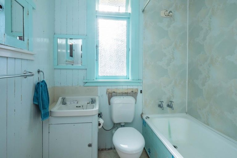 Photo of property in 40 Severn Street, Island Bay, Wellington, 6023