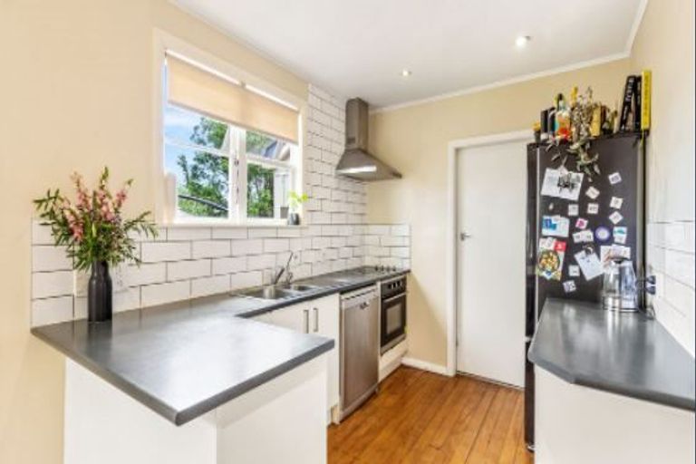 Photo of property in 76 Titirangi Road, New Lynn, Auckland, 0600